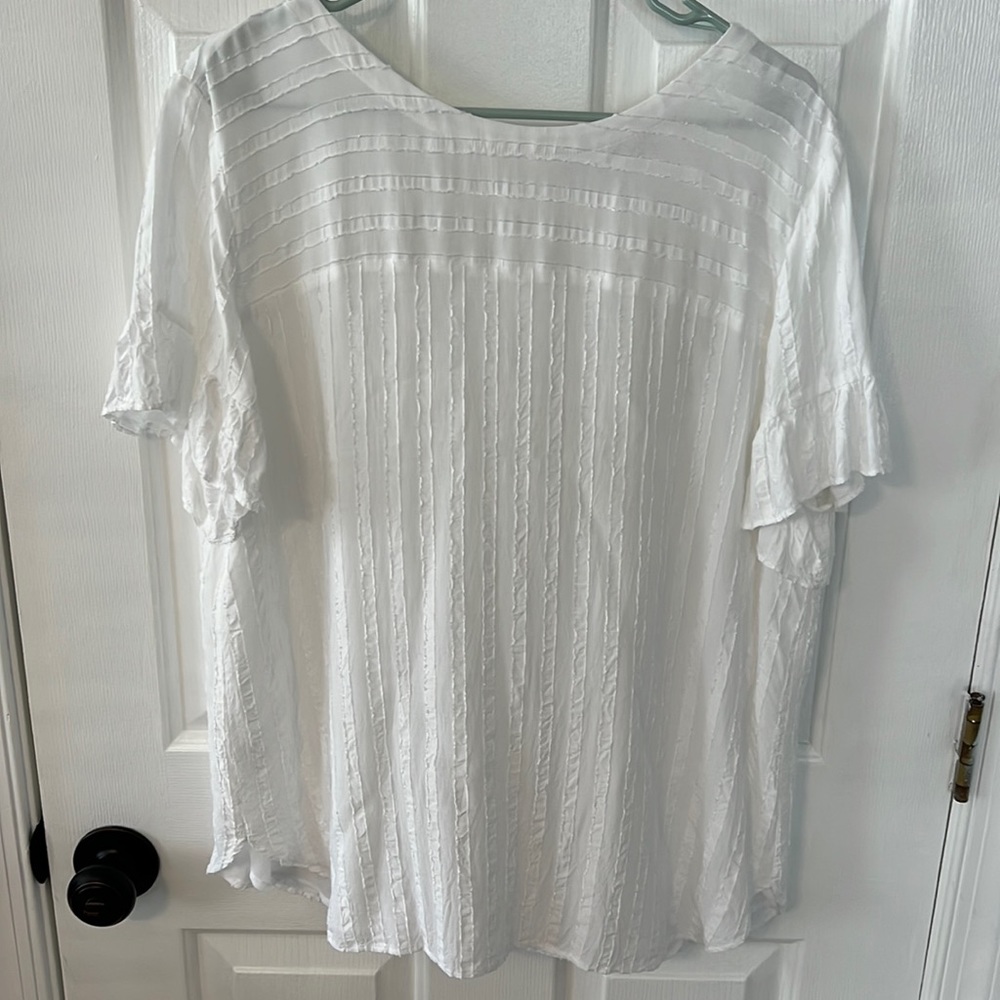 LOFT (XL) flutter sleeve ruffle stripe white shirt sleeve blouse